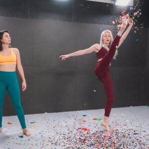 SFD821 Luna vs Elena – Balloon popping challenge made of slender legs, lightning-fast kicks